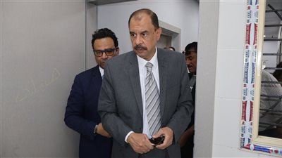 محافظ سوهاج يتفقد التشغيل التجريبي للمركز الطبي بحي الكوثر
