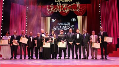 بينهم أشرف عبد الباقي ومحيي إسماعيل وميمي جمال، القومي للمسرح يكرم 10 من رموزه (صور)