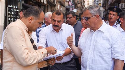 محافظ الإسكندرية يتفقد شارع مصطفى كامل وسوق باكوس 