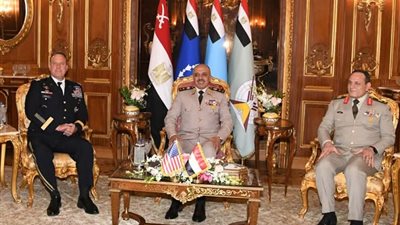 رئيس الأركان يلتقي قائد القيادة المركزية الأمريكية 