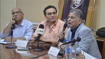 المخرج أحمد عبدالجليل في القومي للمسرح: كرم مطاوع أعطاني أول مكافأة، وبدأت من سارتر