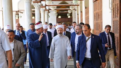 رئيس الشئون الدينية التركي يزور الجامع الأزهر (صور)