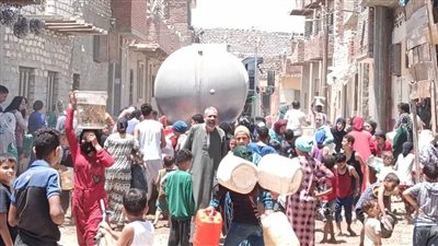 المياه بتيجي ساعة وتقطع عشرة.. أزمة تضرب قرى بني سويف وتثير الغضب.. أهالي البديني: بنشتريها بالجراكن.. وسكان منهرو وشاويش: المشكلة تتكرر كل صيف.. والمحافظة: حلول عاجلة قيد التنفيذ