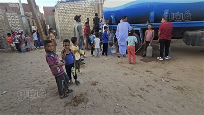 سلخانة بشرية، معاناة أهالي الشيخ هارون بأسوان بين انقطاع المياه والموجة الحارة (فيديو وصور)