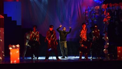 10 صور من عرض 