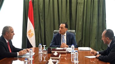 رئيس الوزراء يستعرض مع رئيس الهيئة الوطنية للصحافة عددا من الموضوعات والملفات