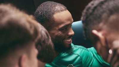 أهلي جدة السعودي يكشف عن قميصه للموسم الجديد 