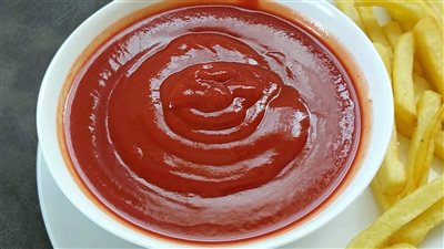 طريقة عمل الكاتشب بمكونات بسيطة وأحلى من الجاهز 