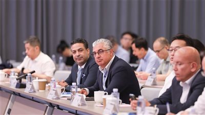 رئيس اقتصادية قناة السويس يلتقي 180 ممثلًا عن الشركات الصينية 