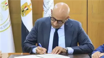 وزير التعليم: 5 آلاف جنيه لكل مدير مدرسة شهريا لتوفير عمال و1000 حافز للمعلمين 