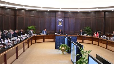 رئيس الوزراء يتابع تنفيذ توجيهات الرئيس بإنشاء مركز عالمي لتخزين وتجارة الحبوب والغلال