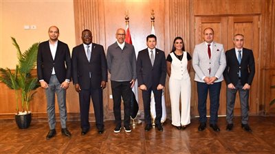 وزير الرياضة يلتقي الرئيس التنفيذي للاتحاد الدولي للإسكواش 