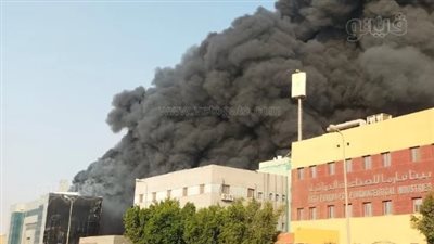 حريق يلتهم مخزن كبير بالمنطقة الصناعية في 6 أكتوبر