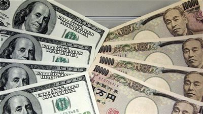 الين والدولار وجها لوجه، من انتصر بعد الصفقة الكبرى بين أمريكا واليابان؟