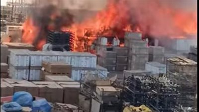 المعاينة الأولية ترجح تسبب ماس كهربائي ومواد سريعة الاشتعال في حريق مصنع 6 أكتوبر