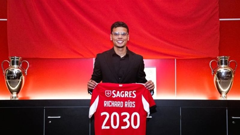 رويس، فيتو 