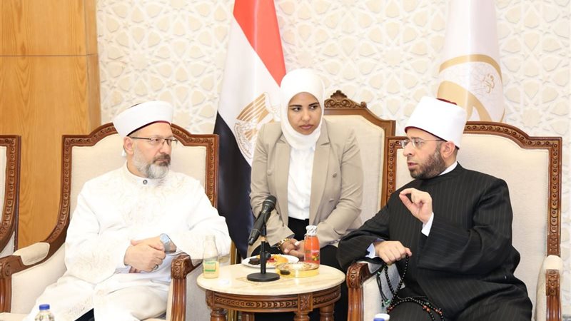 وزير الأوقاف يستقبل