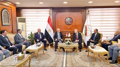 رئيس هيئة النيابة الإدارية يستقبل النائب العام لتقديم التهنئة 