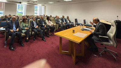 وزير الطيران يلتقي السفراء الجدد ويستعرض جهود الدولة لتطوير القطاع