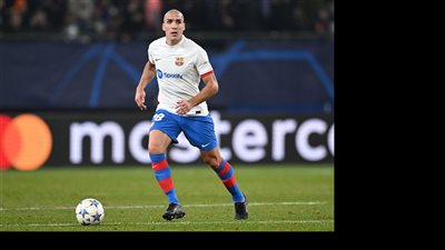 هانز فليك يستبعد لاعب برشلونة من الجولة الآسيوية