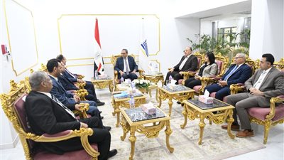 محافظ قنا يستقبل وفد الكنيسة الإنجيلية لبحث سبل التعاون المشترك