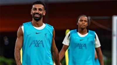 نجم ليفربول يشيد بمحمد صلاح: قدوتي وأتعلم منه كثيرا