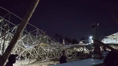 قبل أيام من تسليمها، انهيار مظلات مجمع مواقف قنا الجديد