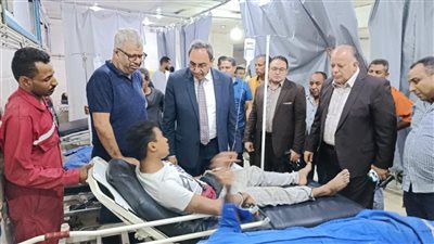 محافظ قنا يزور مصابي حادث انهيار سقف مجمع مواقف قنا الجديد (صور)