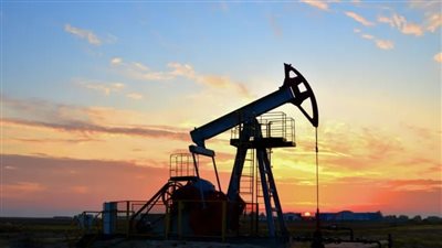 أسعار النفط عند أدنى مستوياتها بعد قرار أوبك+ واحتمالات العقوبات على روسيا