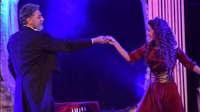 10 صور من عرض 