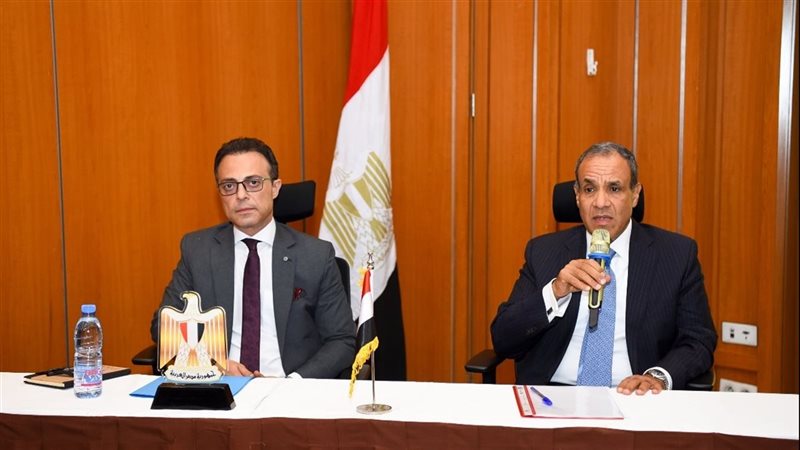 الدكتور بدر عبد العاطى