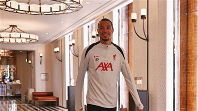 الصور الأولى لهوجو إيكيتيكي بقميص ليفربول 