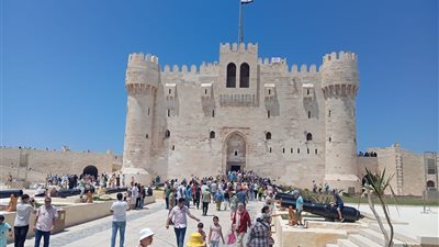 بعد فتحها مجانا احتفالا بالعيد القومي، إقبال كثيف على متاحف الإسكندرية (صور)