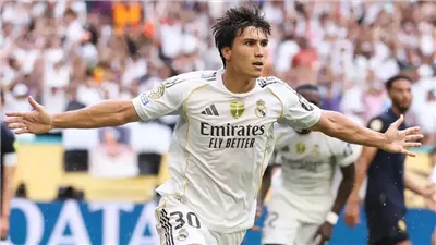 مهاجم ريال مدريد يرفض عروض من الدوري الإنجليزي ويتمسك بالبقاء مع الملكي 