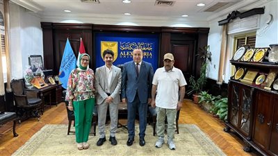 رئيس جامعة الإسكندرية يستقبل مدير مركز البحث العلمي والابتكار بـ الأصالة السعودية