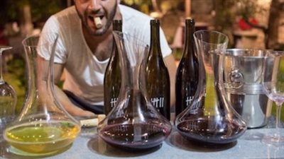 سياسي لبناني يفجر مفاجأة بتصنيف زحلة مدينة عالمية للنبيذ ويطالب بتطوير صناعة الخمور ببلاده 