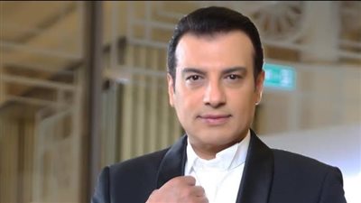 إيهاب توفيق يفتتح 