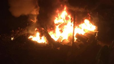 النيابة تنتدب المعمل الجنائي لبيان سبب حريق مصنع مواد غذائية بالقطامية