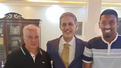 سفير مصر بالسودان يستقبل شوقي غريب ومدير الكرة بالمريخ بعد انتهاء دوري النخبة