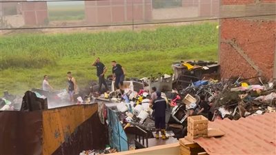 آثار احتراق مخزن خردة بجوار مقابر الأقباط بالسنطة (صور)