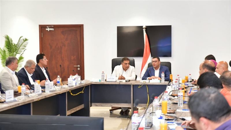 لقاء المحافظ ووزير