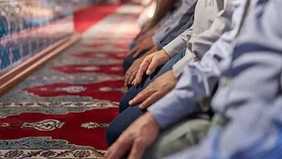 هل يتحقق ثواب الجماعة بصلاة الرجل في البيت بزوجته؟ الإفتاء توضح
