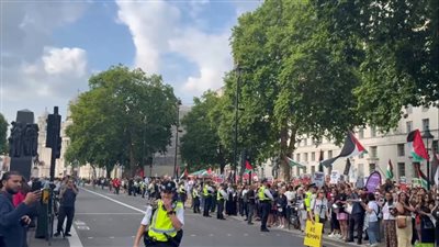 آلاف المحتجين يتجمعون أمام مقر الحكومة البريطانية بلندن رفضا للمجاعة في غزة