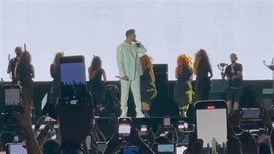 تجمعه صلة قرابة بتامر حسني، الشامي يتألق في مهرجان العلمين الجديدة