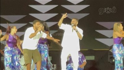 سبقها بالهجوم على عمرو دياب، تامر حسني يتألق في حفل 