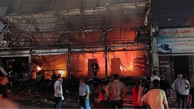 حريق هائل بمركز تجاري شهير في 