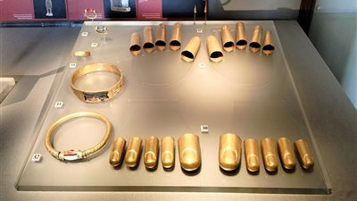 المتحف المصري بالتحرير يعرض حلي ذهبية من كنوز تانيس (صور)