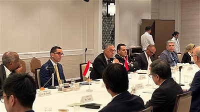 وزير الاستثمار: ضخ استثمارات ضخمة في البنیة التحتیة خلال العقد الماضي