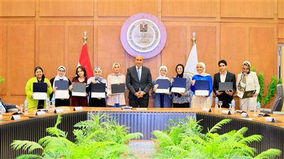 وزير التعليم يكرم أوائل الثانوية العامة ويشيد بتفوقهم وتميزهم