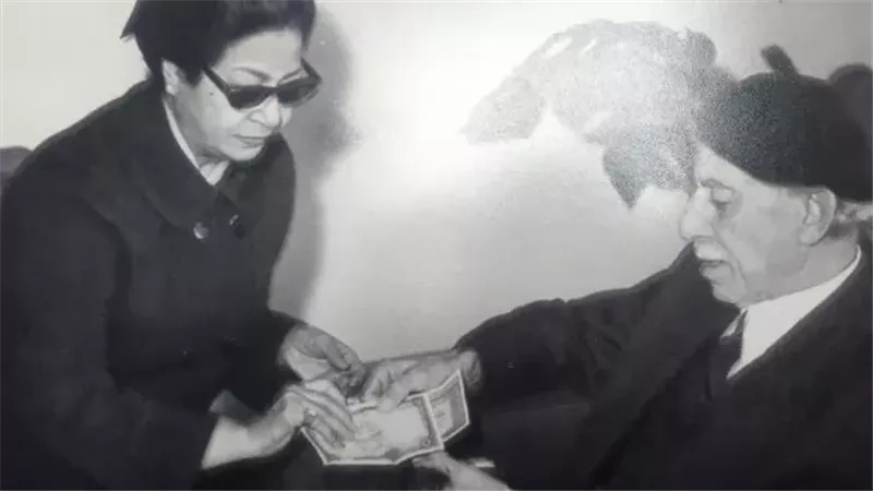 السيدة أم كلثوم وتوفيق